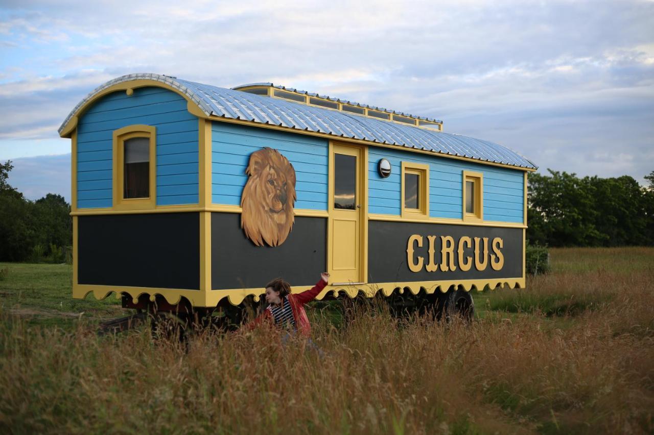 מלון Beaulon La Roulotte Circus Des Grillots מראה חיצוני תמונה